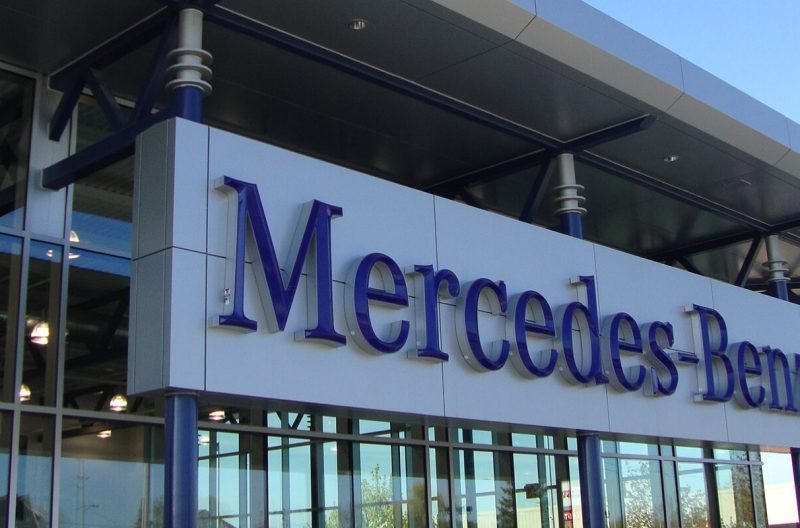 Image-Slider_Mercedes-London-1@2x